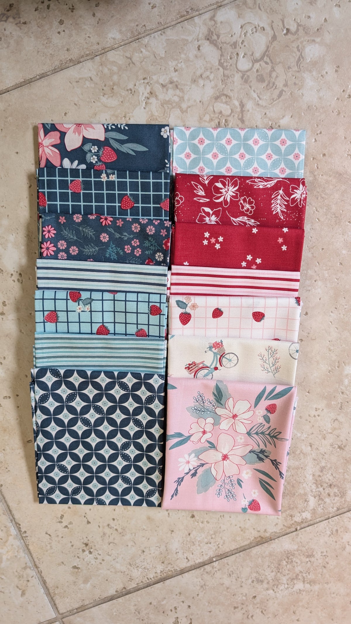 14 Piece Berry Market Fat Quarter Fabric Bundle