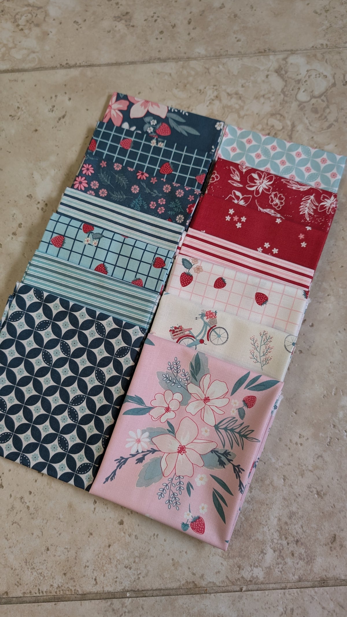 14 Piece Berry Market Fat Quarter Fabric Bundle