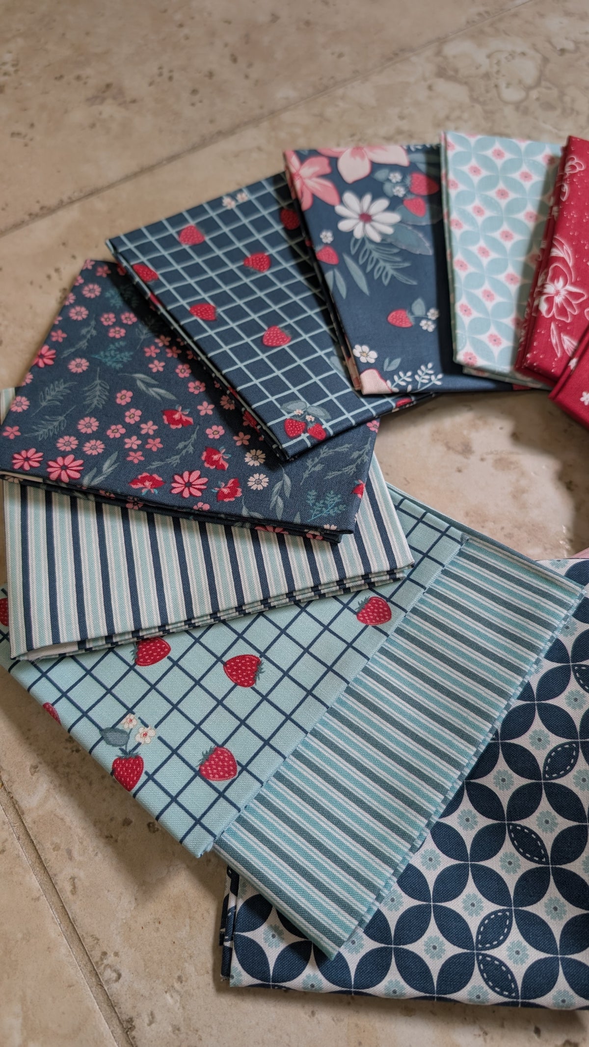 14 Piece Berry Market Fat Quarter Fabric Bundle